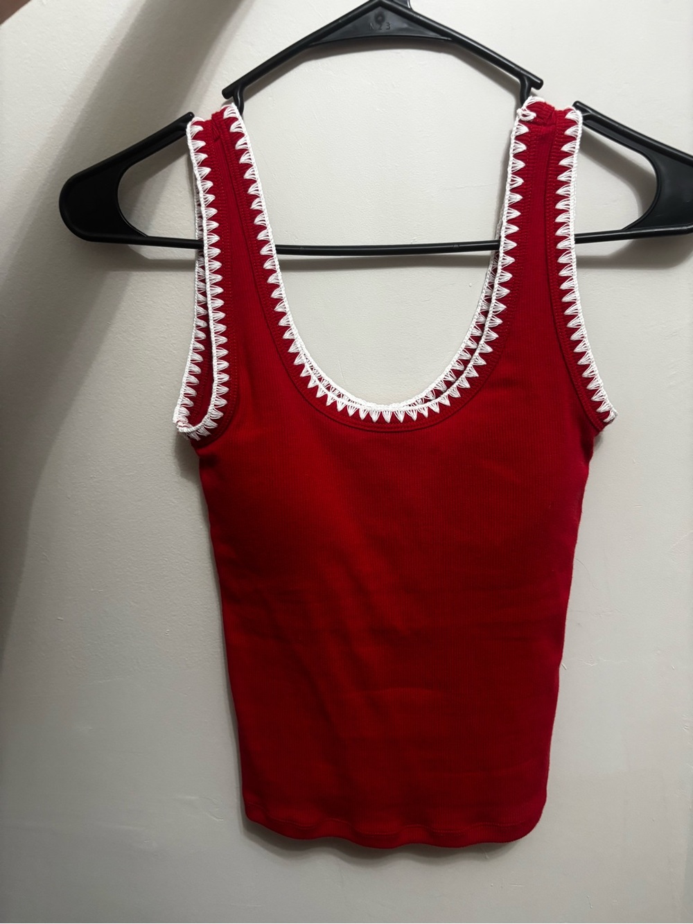 Abercrombie & fitch red tank padded